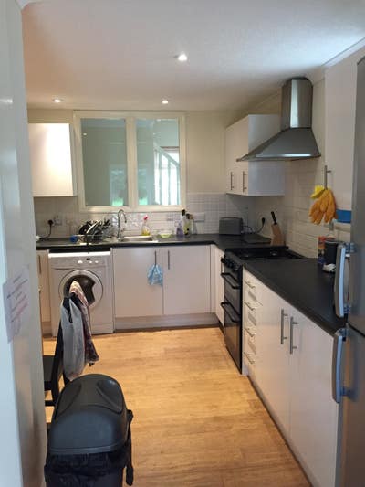 Home share with Professionals Main Photo