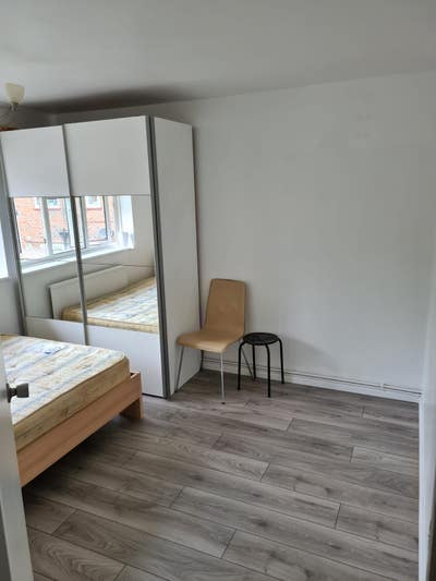 Double room to rent in Crawley town centre Main Photo