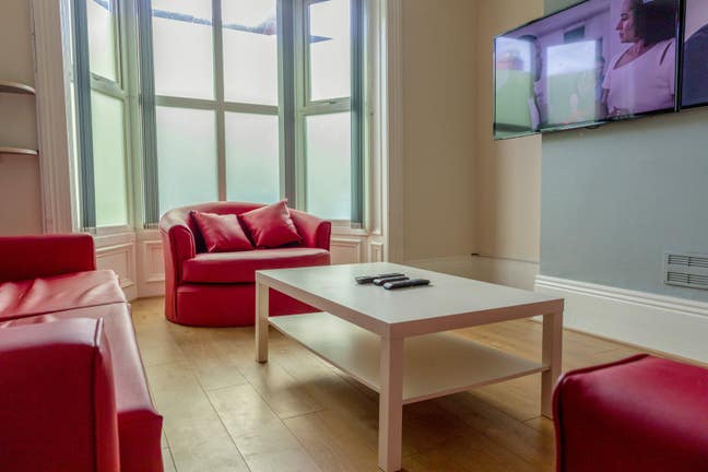 House share in great location - Near Newland ave Main Photo