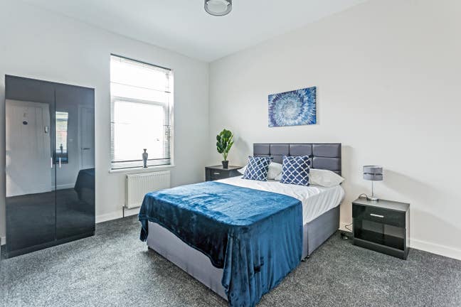 Modern double en-suite rooms Rotherham Centre S60  Main Photo