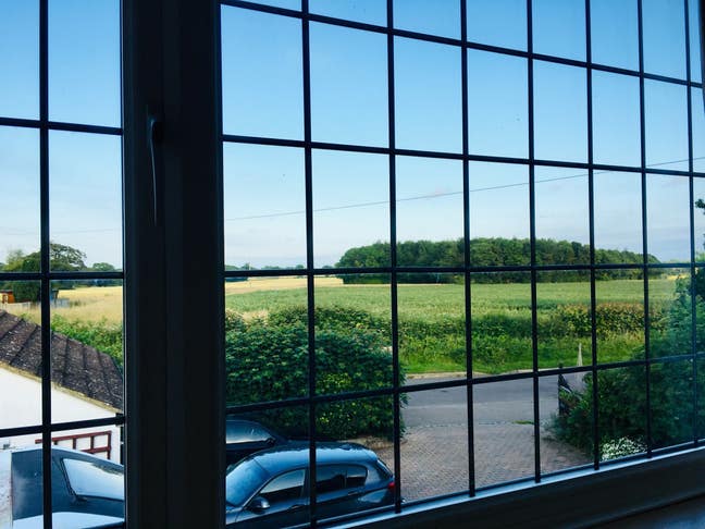 A large en-suite room in a village location Main Photo