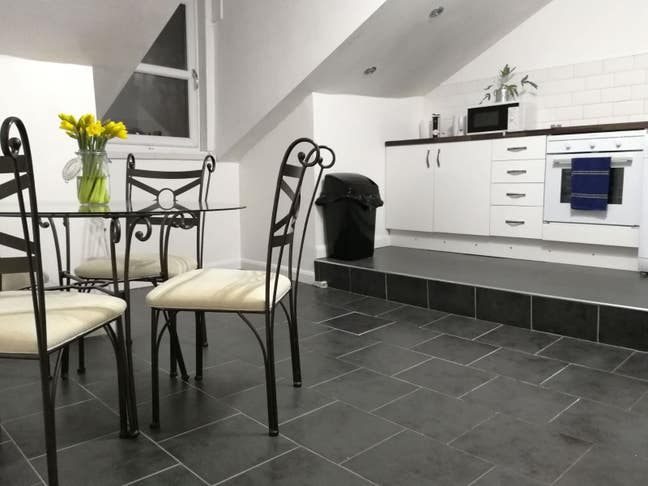 **Single and  Double Room City Centre, F/Furnished Main Photo