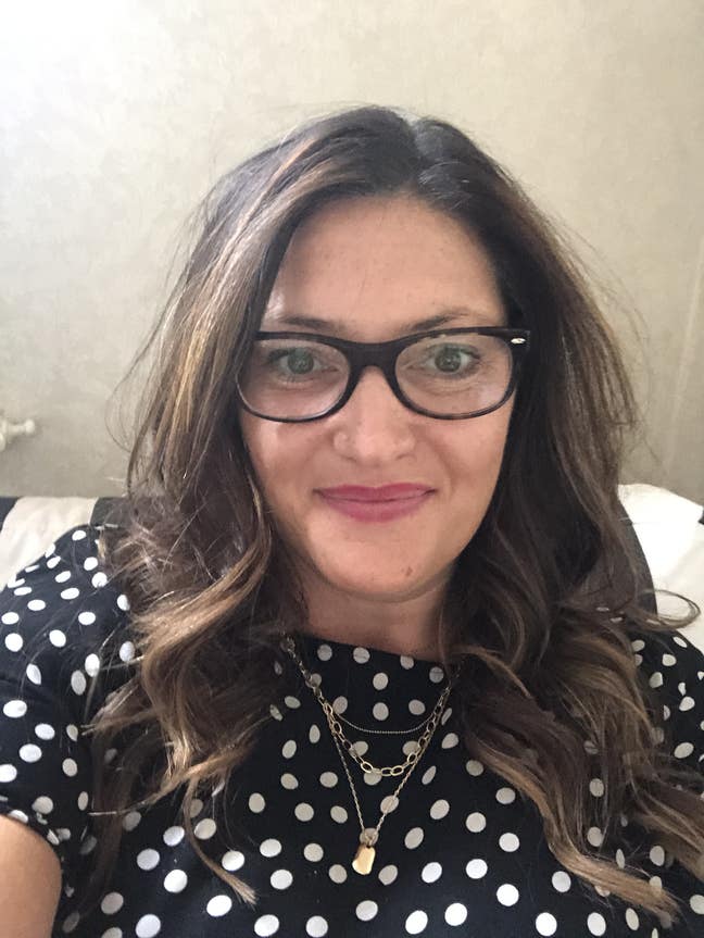 I am a professional female  aged 48 looking f... Main Photo