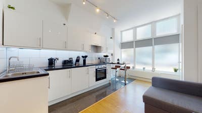 Two Bedroom Ground Floor Flat + Patio, W4 Main Photo