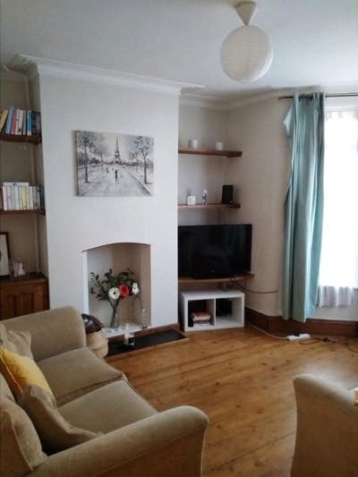 Double room available in friendly house share Main Photo