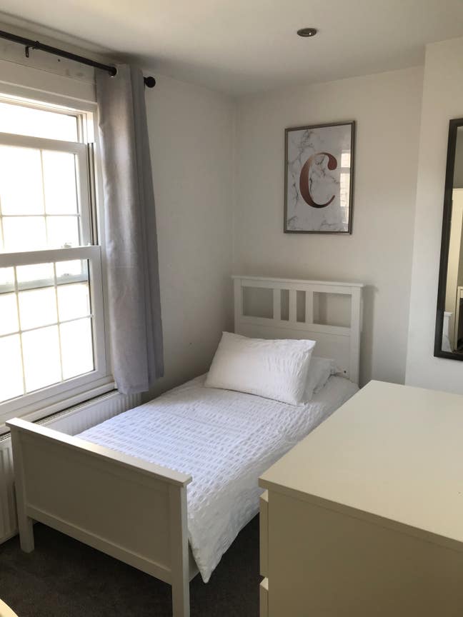 Extra Large En-Suite Room in Central Location Main Photo