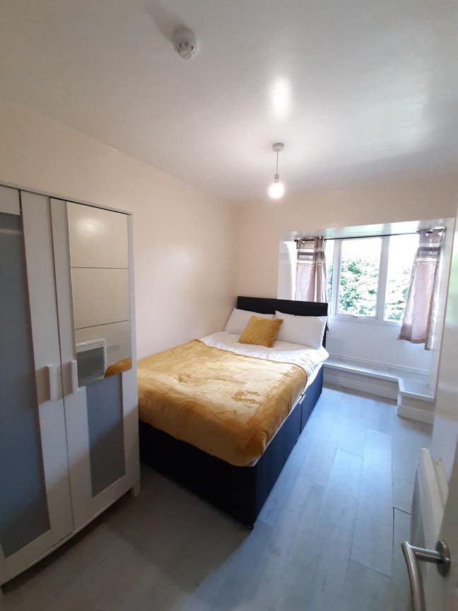 Double en-suite room - Close to the hospital Main Photo