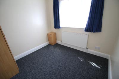 Medium size room in Hendon Central Main Photo