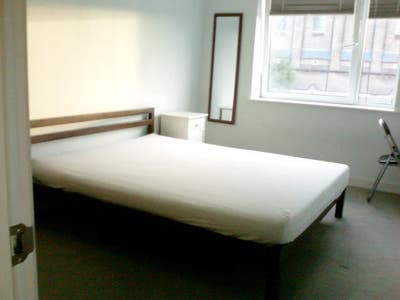 Double bedroom en suite nr station from 29 August Main Photo