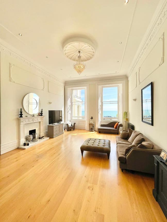 Double room, en-suite, sea view, close to hospital Main Photo