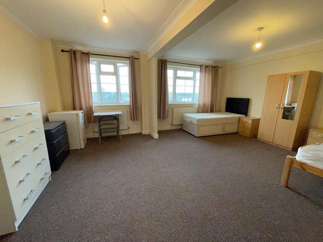 A very very large room, stunning view over London  Main Photo