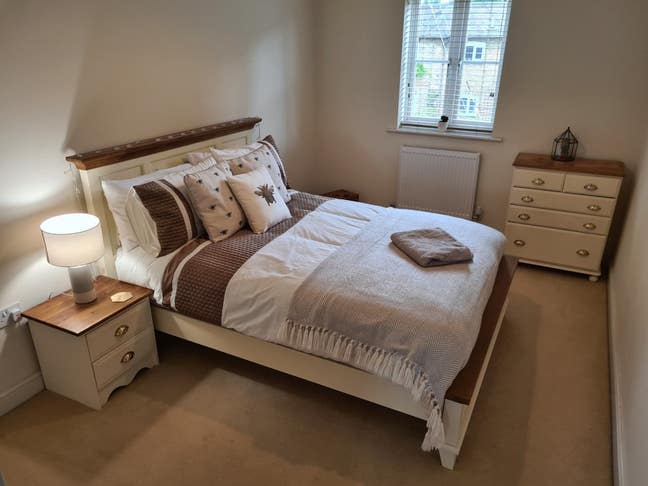 Large Double Room in Idyllic Village Location Main Photo