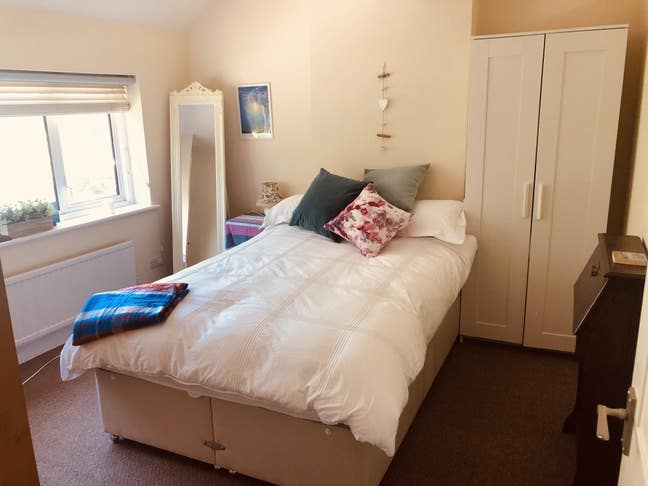 Beautiful double room in centre of Forest Row Main Photo