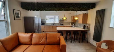 Stunning House: Large Double En-Suite Main Photo