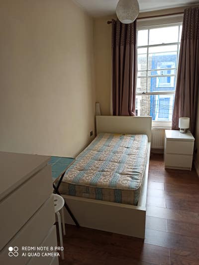 Single bedroom to let for single professional Main Photo