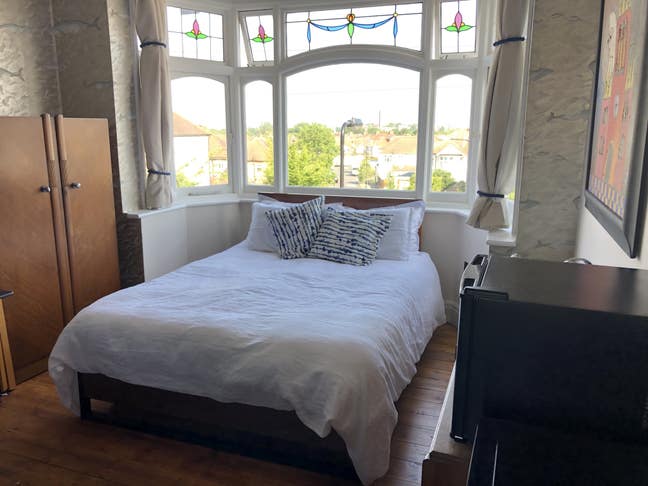 Mon - Fri. Self-contained w en-suite. Free parking Main Photo