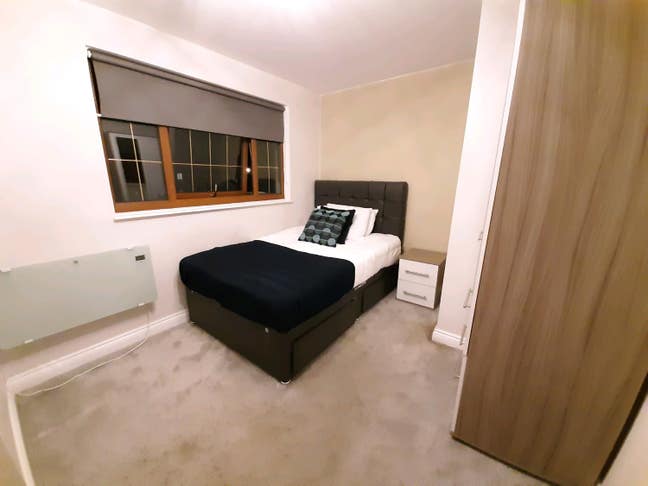 Double en-suite room near the Airport - CV3 2RD Main Photo