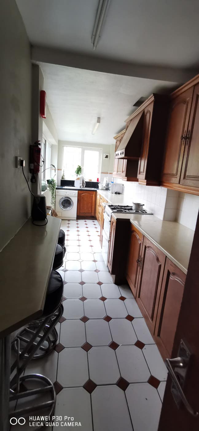 Spacious double room.. Quiet road in Earlsdon!  Main Photo