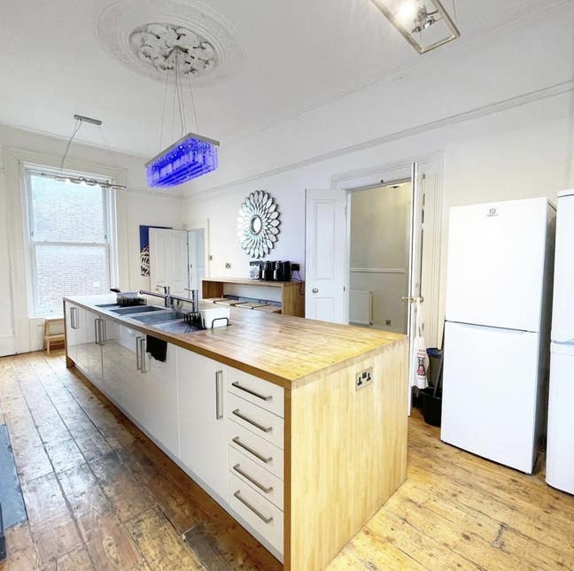 Double Room  available 1st Dec  NR1 (47T-C) Main Photo