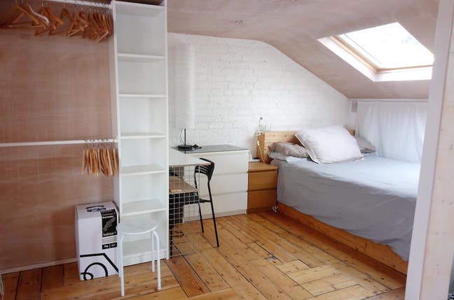 Beautiful large en suite double loft room E17 Main Photo