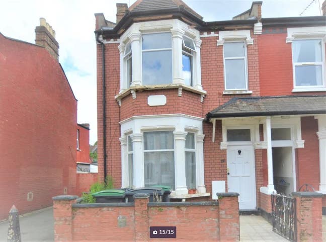 N22 flatmate needed in a cosy spacious house Main Photo