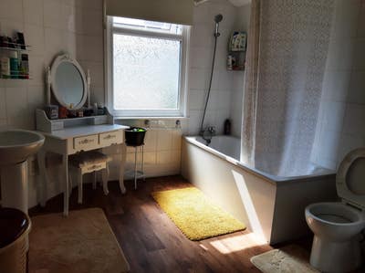 Double room available for single person in N9 Main Photo