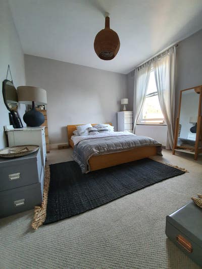 Monday - Friday: Double Room in Victorian Terrace Main Photo