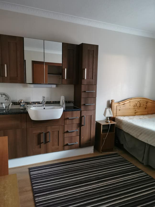 Bright room for rent,furnished, bill included  Main Photo
