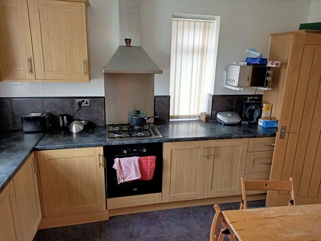 Great location Double room  available Now Main Photo