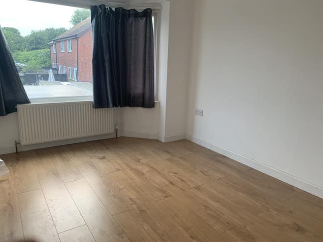 Doubleroom (located 3 mins walk to station) Main Photo