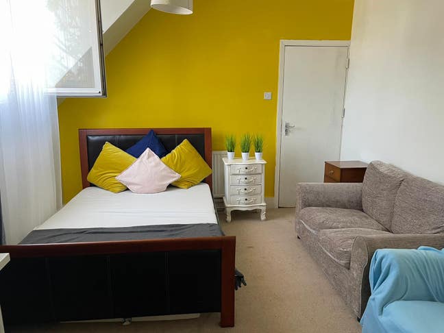 Double room, good connection to  Central London. Main Photo