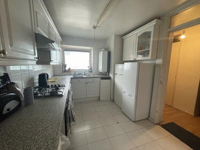 Large  Double  Room to let in  Paddington  W2 6AB Main Photo