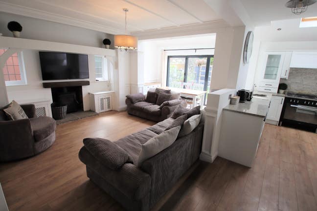 1 Double Room In Stylish Urmston Houseshare. Main Photo