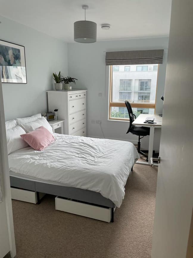 Large, modern, double room in flatshare-bills incl Main Photo