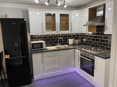 Modern 2 bedrooms flat with corner jacuzzi bath  Main Photo