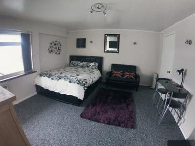 Bedsite / Flat / West Lavington area Main Photo