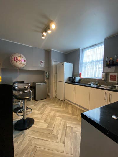Lovely Double Bedroom to Let in Aldgate East E1 Main Photo