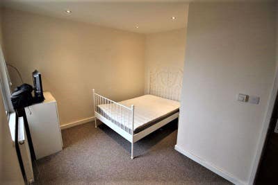 Studio flat to rent, all bills inc, Town Centre Main Photo