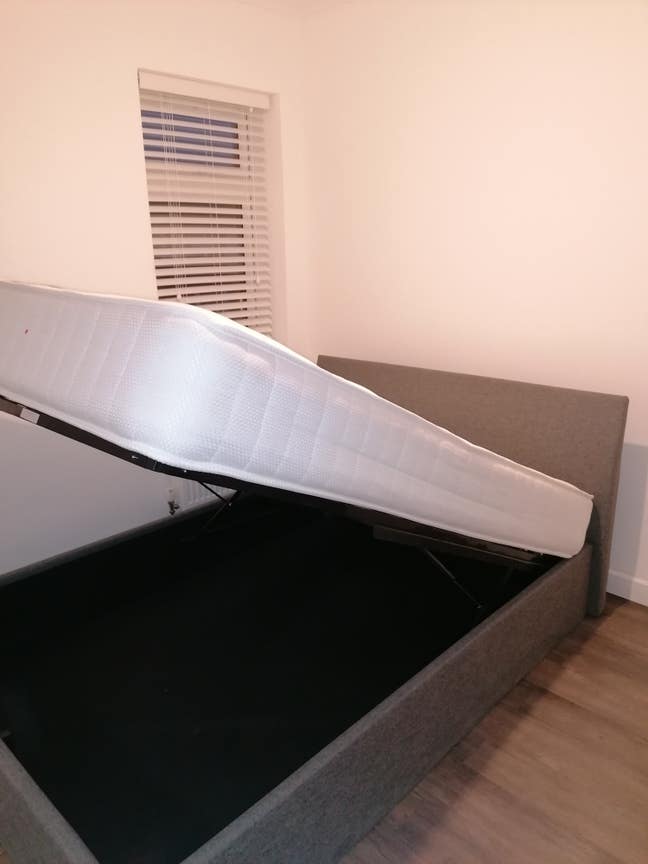 Ensuite double spacious room available soon  Main Photo