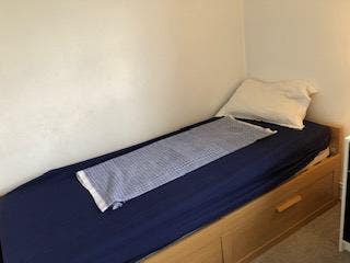 Room for Let in Roe Green Village Main Photo