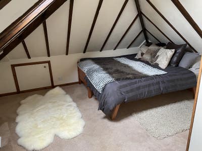 Double room in family home with en suite  Main Photo