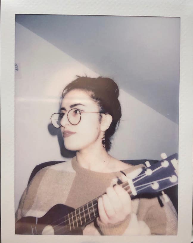 Considerate young professionals looking for a flat Main Photo