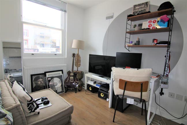 Lovely Apartment Including Utility Bills  Main Photo