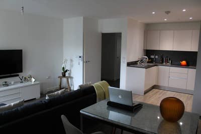 Double room in new, tidy flat Main Photo