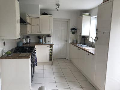 Light and airy Double room with parking  Main Photo