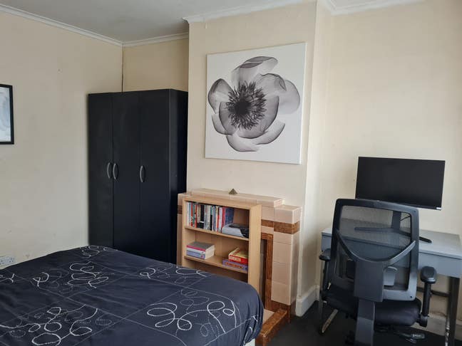  LARGE furnished DOULE Bedrooms Main Photo