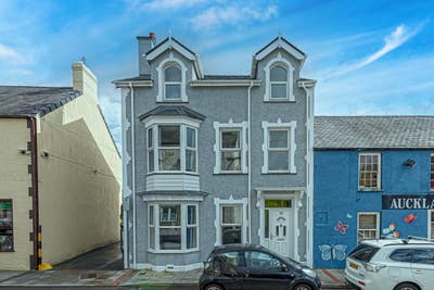 4 bed, house in Menai Bridge Main Photo