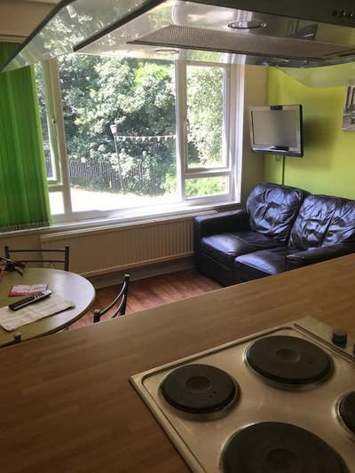 All-Inclusive Rooms to Rent in a 4 Bed House Main Photo