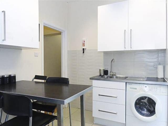 Flat arranged over 2 floors in Zone 1 Main Photo