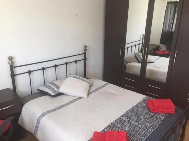 Double room in clean house by Wood Green Station Main Photo